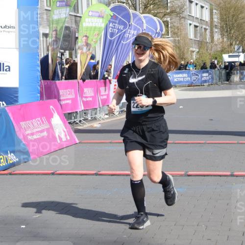 12.04.2026 - 45. Internationalen Wilhelmsburger Insellauf Strokosch-Dieckow http://msf.ph/oto/9476254 12.04.2026 11:33:49 Ziel 2233 meine-sportfotos.de