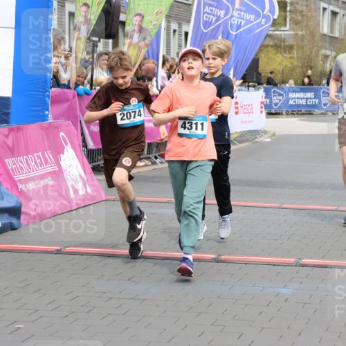 12.04.2026 - 45. Internationalen Wilhelmsburger Insellauf Strokosch-Dieckow http://msf.ph/oto/9476257 12.04.2026 12:56:23 Ziel 5321, 4311, 2017, 2074, 5780, 5857, 2937, 5113 meine-sportfotos.de