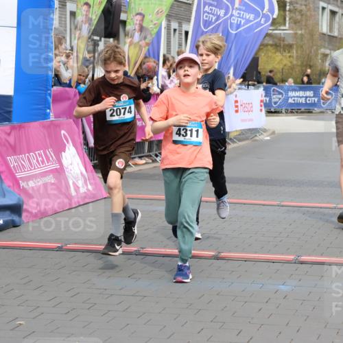 12.04.2026 - 45. Internationalen Wilhelmsburger Insellauf Strokosch-Dieckow http://msf.ph/oto/9476265 12.04.2026 12:56:23 Ziel 5321, 4311, 2017, 2074, 5780, 5857, 2937, 5113 meine-sportfotos.de