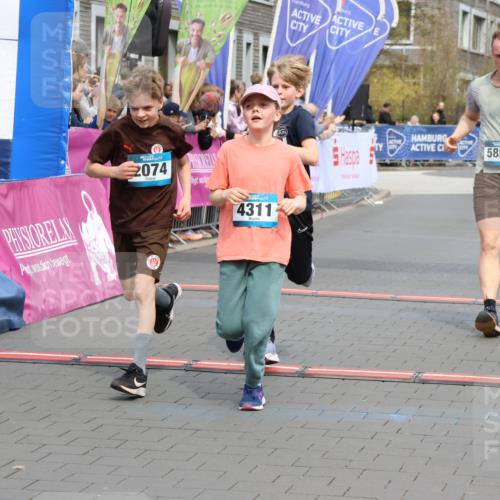 12.04.2026 - 45. Internationalen Wilhelmsburger Insellauf Strokosch-Dieckow http://msf.ph/oto/9476274 12.04.2026 12:56:23 Ziel 5321, 4311, 2017, 2074, 5780, 5857, 2937, 5113 meine-sportfotos.de