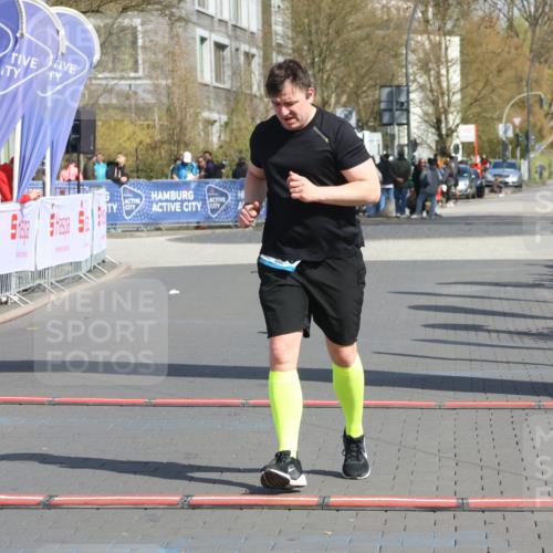 12.04.2026 - 45. Internationalen Wilhelmsburger Insellauf Strokosch-Dieckow http://msf.ph/oto/9476277 12.04.2026 11:34:01 Ziel 4939 meine-sportfotos.de
