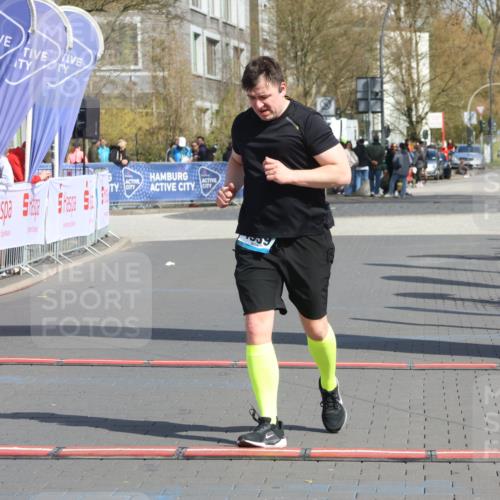 12.04.2026 - 45. Internationalen Wilhelmsburger Insellauf Strokosch-Dieckow http://msf.ph/oto/9476288 12.04.2026 11:34:01 Ziel 4939 meine-sportfotos.de