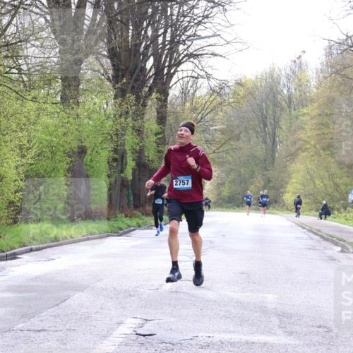 12.04.2026 - 45. Internationalen Wilhelmsburger Insellauf Yannick Fuchs http://msf.ph/oto/9476295 12.04.2026 10:10:24 Laufen 2757 meine-sportfotos.de