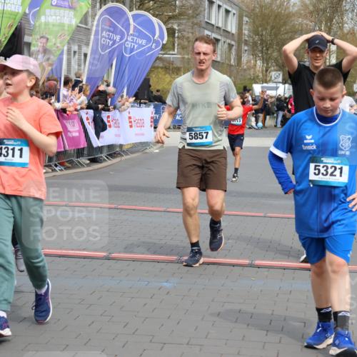 12.04.2026 - 45. Internationalen Wilhelmsburger Insellauf Strokosch-Dieckow http://msf.ph/oto/9476298 12.04.2026 12:56:24 Ziel 4311, 2017, 2074, 5780, 5857, 2937, 5113 meine-sportfotos.de