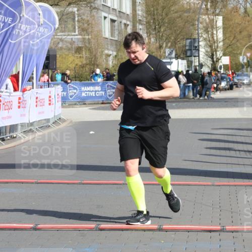 12.04.2026 - 45. Internationalen Wilhelmsburger Insellauf Strokosch-Dieckow http://msf.ph/oto/9476302 12.04.2026 11:34:01 Ziel 4939 meine-sportfotos.de
