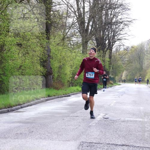 12.04.2026 - 45. Internationalen Wilhelmsburger Insellauf Yannick Fuchs http://msf.ph/oto/9476311 12.04.2026 10:10:25 Laufen 2757 meine-sportfotos.de