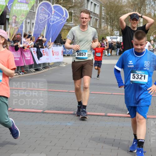 12.04.2026 - 45. Internationalen Wilhelmsburger Insellauf Strokosch-Dieckow http://msf.ph/oto/9476315 12.04.2026 12:56:24 Ziel 4311, 2017, 2074, 5780, 5857, 2937, 5113 meine-sportfotos.de
