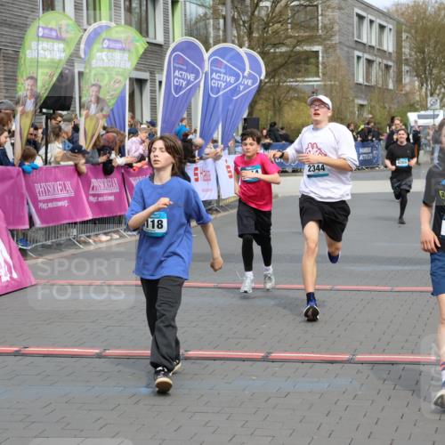 12.04.2026 - 45. Internationalen Wilhelmsburger Insellauf Strokosch-Dieckow http://msf.ph/oto/9476340 12.04.2026 12:56:32 Ziel 5118, 3404, 2344, 5114, 5255, 4269 meine-sportfotos.de