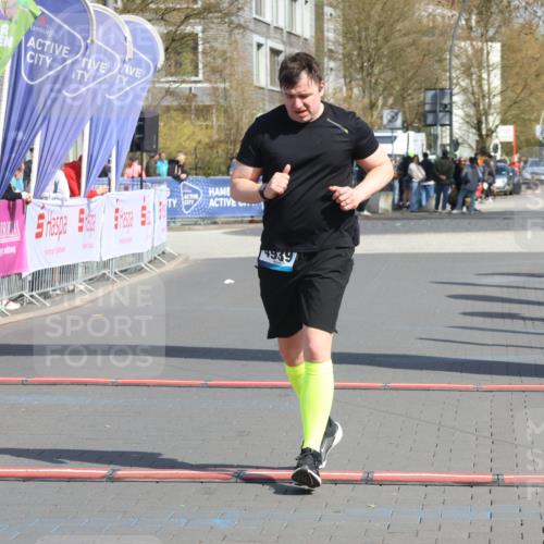 12.04.2026 - 45. Internationalen Wilhelmsburger Insellauf Strokosch-Dieckow http://msf.ph/oto/9476343 12.04.2026 11:34:01 Ziel 4939 meine-sportfotos.de