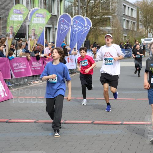 12.04.2026 - 45. Internationalen Wilhelmsburger Insellauf Strokosch-Dieckow http://msf.ph/oto/9476354 12.04.2026 12:56:32 Ziel 5118, 3404, 2344, 5114, 5255, 4269 meine-sportfotos.de