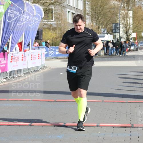 12.04.2026 - 45. Internationalen Wilhelmsburger Insellauf Strokosch-Dieckow http://msf.ph/oto/9476357 12.04.2026 11:34:02 Ziel 4939 meine-sportfotos.de