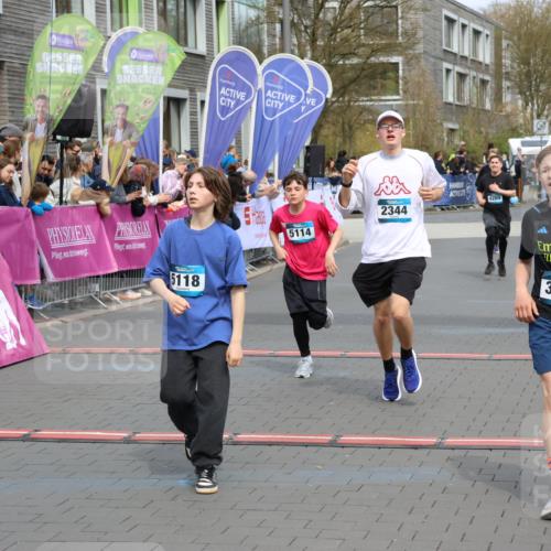 12.04.2026 - 45. Internationalen Wilhelmsburger Insellauf Strokosch-Dieckow http://msf.ph/oto/9476362 12.04.2026 12:56:32 Ziel 5118, 3404, 2344, 5114, 5255, 4269 meine-sportfotos.de