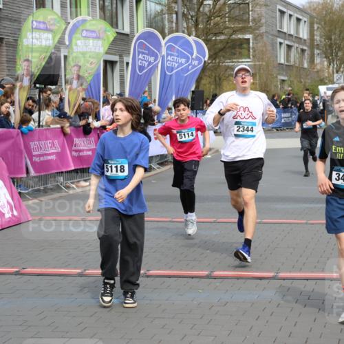 12.04.2026 - 45. Internationalen Wilhelmsburger Insellauf Strokosch-Dieckow http://msf.ph/oto/9476380 12.04.2026 12:56:32 Ziel 5118, 3404, 2344, 5114, 5255, 4269 meine-sportfotos.de