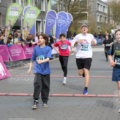 12.04.2026 - 45. Internationalen Wilhelmsburger Insellauf Strokosch-Dieckow http://msf.ph/oto/9476387 12.04.2026 12:56:32 Ziel 5118, 3404, 2344, 5114, 5255, 4269 meine-sportfotos.de