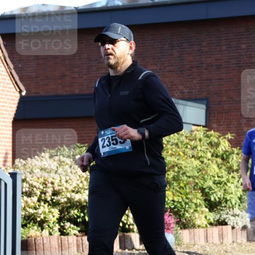 12.04.2026 - 45. Internationalen Wilhelmsburger Insellauf Yannick Fuchs http://msf.ph/oto/9476481 12.04.2026 09:03:25 Laufen 2355, 3335 meine-sportfotos.de