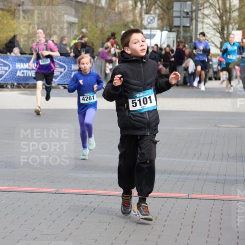 12.04.2026 - 45. Internationalen Wilhelmsburger Insellauf Strokosch-Dieckow http://msf.ph/oto/9476509 12.04.2026 12:56:47 Ziel 4545, 5101, 4261, 4933 meine-sportfotos.de