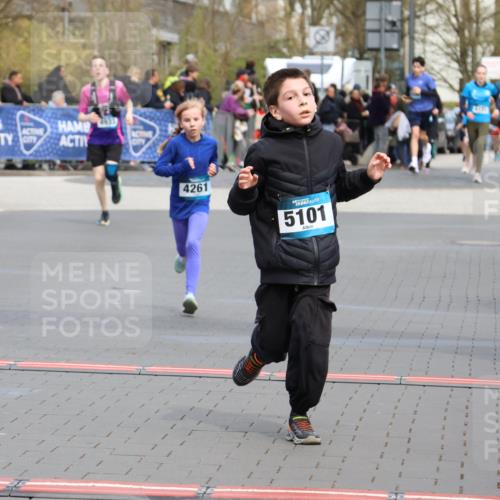 12.04.2026 - 45. Internationalen Wilhelmsburger Insellauf Strokosch-Dieckow http://msf.ph/oto/9476531 12.04.2026 12:56:47 Ziel 4545, 5101, 4261, 4933 meine-sportfotos.de