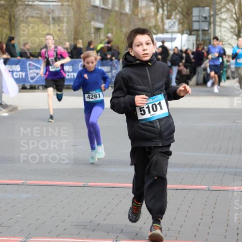 12.04.2026 - 45. Internationalen Wilhelmsburger Insellauf Strokosch-Dieckow http://msf.ph/oto/9476544 12.04.2026 12:56:47 Ziel 4545, 5101, 4261, 4933 meine-sportfotos.de