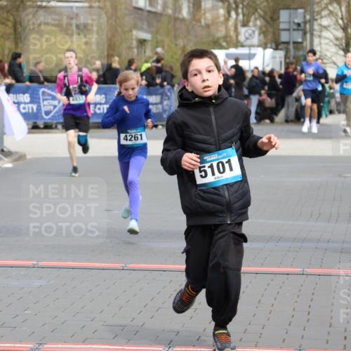 12.04.2026 - 45. Internationalen Wilhelmsburger Insellauf Strokosch-Dieckow http://msf.ph/oto/9476557 12.04.2026 12:56:47 Ziel 4545, 5101, 4261, 4933 meine-sportfotos.de