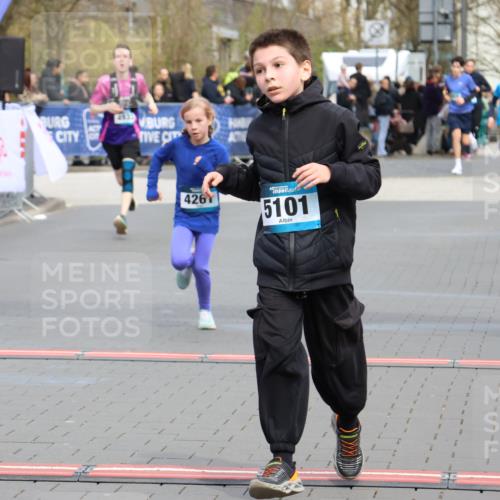 12.04.2026 - 45. Internationalen Wilhelmsburger Insellauf Strokosch-Dieckow http://msf.ph/oto/9476587 12.04.2026 12:56:48 Ziel 4545, 5101, 4261, 4933 meine-sportfotos.de