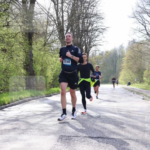12.04.2026 - 45. Internationalen Wilhelmsburger Insellauf Yannick Fuchs http://msf.ph/oto/9476595 12.04.2026 10:11:00 Laufen 2549 meine-sportfotos.de