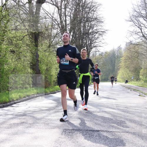 12.04.2026 - 45. Internationalen Wilhelmsburger Insellauf Yannick Fuchs http://msf.ph/oto/9476597 12.04.2026 10:11:01 Laufen 2549 meine-sportfotos.de