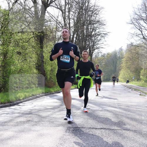 12.04.2026 - 45. Internationalen Wilhelmsburger Insellauf Yannick Fuchs http://msf.ph/oto/9476601 12.04.2026 10:11:01 Laufen 2549 meine-sportfotos.de