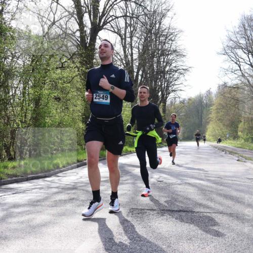 12.04.2026 - 45. Internationalen Wilhelmsburger Insellauf Yannick Fuchs http://msf.ph/oto/9476605 12.04.2026 10:11:01 Laufen 2549 meine-sportfotos.de