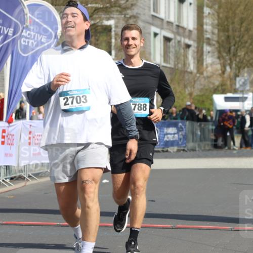 12.04.2026 - 45. Internationalen Wilhelmsburger Insellauf Strokosch-Dieckow http://msf.ph/oto/9476624 12.04.2026 11:35:22 Ziel 2703, 4788 meine-sportfotos.de