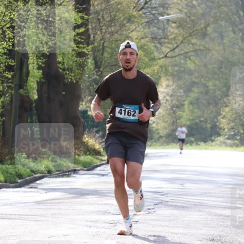 12.04.2026 - 45. Internationalen Wilhelmsburger Insellauf Yannick Fuchs http://msf.ph/oto/9476662 12.04.2026 10:11:07 Laufen 4162, 3970 meine-sportfotos.de