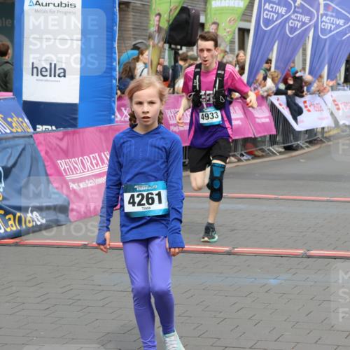 12.04.2026 - 45. Internationalen Wilhelmsburger Insellauf Strokosch-Dieckow http://msf.ph/oto/9476799 12.04.2026 12:56:52 Ziel 4261, 4933, 5131, 5184 meine-sportfotos.de