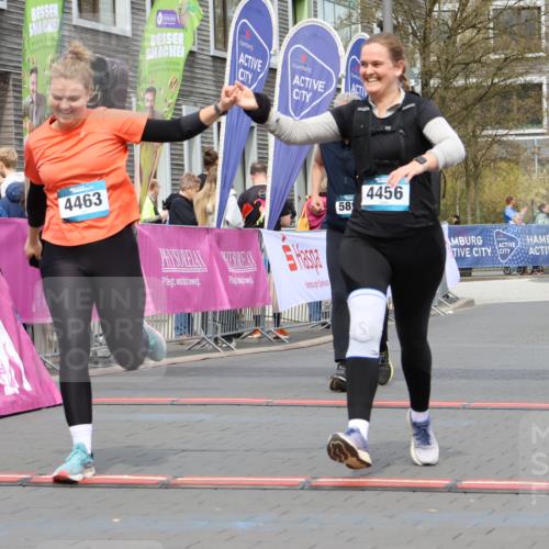 12.04.2026 - 45. Internationalen Wilhelmsburger Insellauf Strokosch-Dieckow http://msf.ph/oto/9476800 12.04.2026 13:31:10 Ziel 4456, 4463, 5815 meine-sportfotos.de