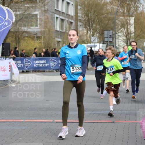 12.04.2026 - 45. Internationalen Wilhelmsburger Insellauf Strokosch-Dieckow http://msf.ph/oto/9476854 12.04.2026 12:56:55 Ziel 4933, 5131, 5184, 5446, 4859, 5729, 5134 meine-sportfotos.de