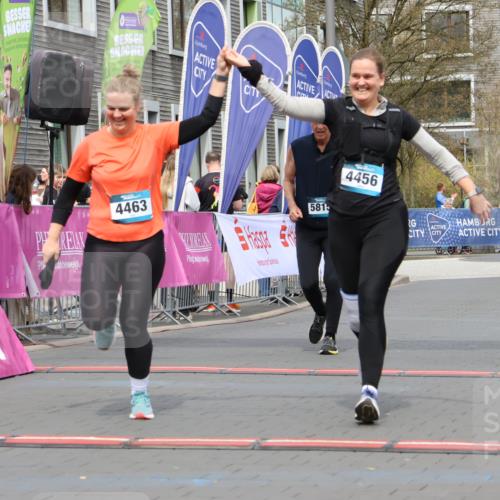 12.04.2026 - 45. Internationalen Wilhelmsburger Insellauf Strokosch-Dieckow http://msf.ph/oto/9476864 12.04.2026 13:31:10 Ziel 4456, 4463, 5815 meine-sportfotos.de