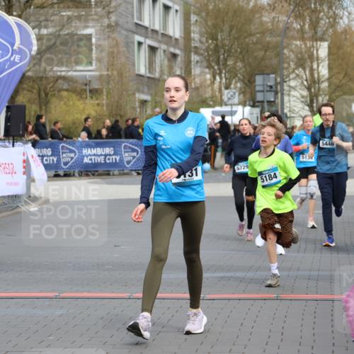 12.04.2026 - 45. Internationalen Wilhelmsburger Insellauf Strokosch-Dieckow http://msf.ph/oto/9476867 12.04.2026 12:56:55 Ziel 4933, 5131, 5184, 5446, 4859, 5729, 5134 meine-sportfotos.de