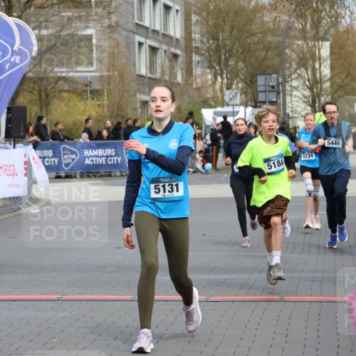 12.04.2026 - 45. Internationalen Wilhelmsburger Insellauf Strokosch-Dieckow http://msf.ph/oto/9476909 12.04.2026 12:56:55 Ziel 4933, 5131, 5184, 5446, 4859, 5729, 5134 meine-sportfotos.de