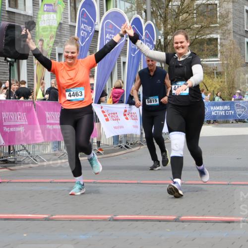 12.04.2026 - 45. Internationalen Wilhelmsburger Insellauf Strokosch-Dieckow http://msf.ph/oto/9476943 12.04.2026 13:31:10 Ziel 4456, 4463, 5815 meine-sportfotos.de