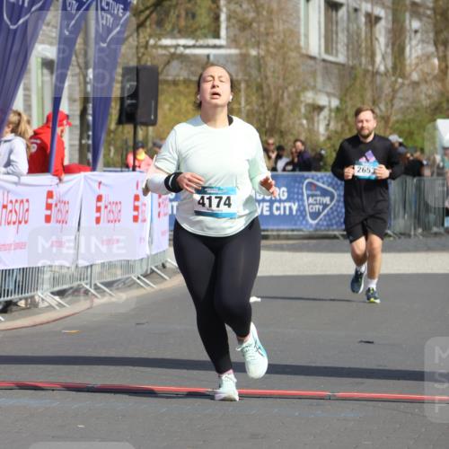 12.04.2026 - 45. Internationalen Wilhelmsburger Insellauf Strokosch-Dieckow http://msf.ph/oto/9476962 12.04.2026 11:36:35 Ziel 4174 meine-sportfotos.de
