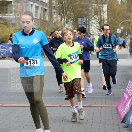 12.04.2026 - 45. Internationalen Wilhelmsburger Insellauf Strokosch-Dieckow http://msf.ph/oto/9476986 12.04.2026 12:56:56 Ziel 5131, 5184, 5446, 4859, 5729, 5134 meine-sportfotos.de
