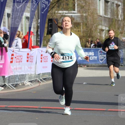 12.04.2026 - 45. Internationalen Wilhelmsburger Insellauf Strokosch-Dieckow http://msf.ph/oto/9477026 12.04.2026 11:36:35 Ziel 4174 meine-sportfotos.de