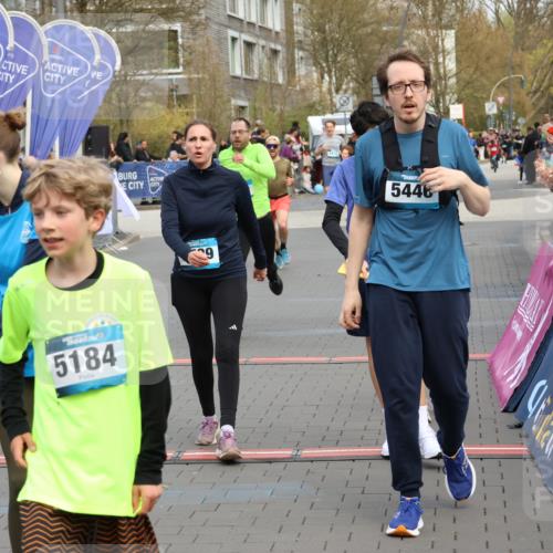 12.04.2026 - 45. Internationalen Wilhelmsburger Insellauf Strokosch-Dieckow http://msf.ph/oto/9477043 12.04.2026 12:57:00 Ziel 5446, 4859, 5729, 5134, 3620, 4848, 5410 meine-sportfotos.de