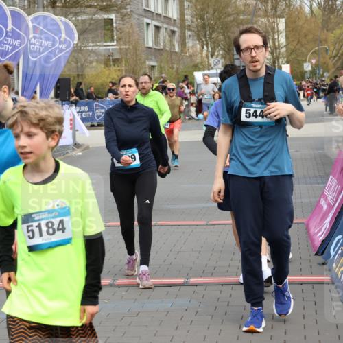 12.04.2026 - 45. Internationalen Wilhelmsburger Insellauf Strokosch-Dieckow http://msf.ph/oto/9477054 12.04.2026 12:57:00 Ziel 5446, 4859, 5729, 5134, 3620, 4848, 5410 meine-sportfotos.de