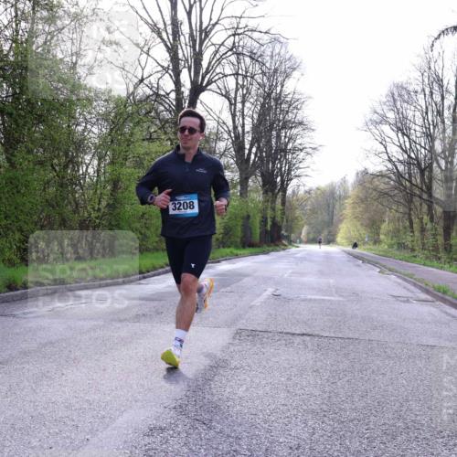 12.04.2026 - 45. Internationalen Wilhelmsburger Insellauf Yannick Fuchs http://msf.ph/oto/9477062 12.04.2026 10:11:55 Laufen 3208 meine-sportfotos.de