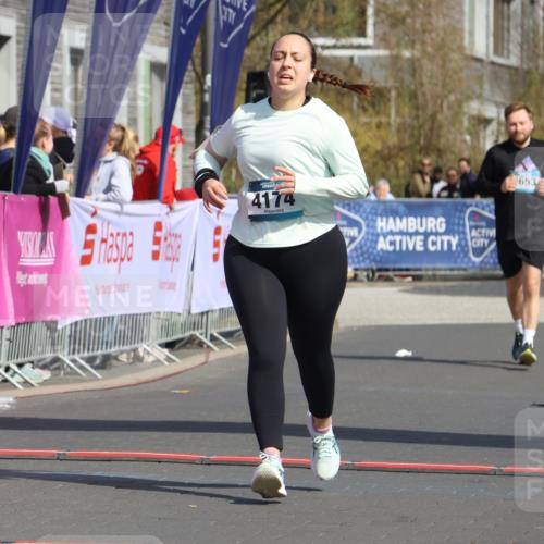 12.04.2026 - 45. Internationalen Wilhelmsburger Insellauf Strokosch-Dieckow http://msf.ph/oto/9477064 12.04.2026 11:36:35 Ziel 4174 meine-sportfotos.de
