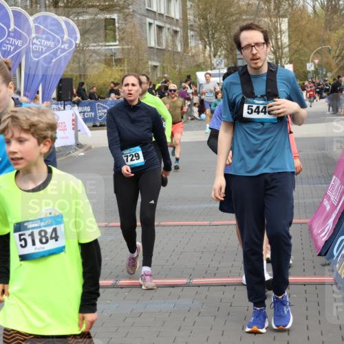 12.04.2026 - 45. Internationalen Wilhelmsburger Insellauf Strokosch-Dieckow http://msf.ph/oto/9477069 12.04.2026 12:57:00 Ziel 5446, 4859, 5729, 5134, 3620, 4848, 5410 meine-sportfotos.de