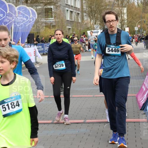 12.04.2026 - 45. Internationalen Wilhelmsburger Insellauf Strokosch-Dieckow http://msf.ph/oto/9477091 12.04.2026 12:57:00 Ziel 5446, 4859, 5729, 5134, 3620, 4848, 5410 meine-sportfotos.de