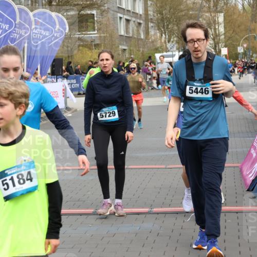 12.04.2026 - 45. Internationalen Wilhelmsburger Insellauf Strokosch-Dieckow http://msf.ph/oto/9477100 12.04.2026 12:57:00 Ziel 5446, 4859, 5729, 5134, 3620, 4848, 5410 meine-sportfotos.de