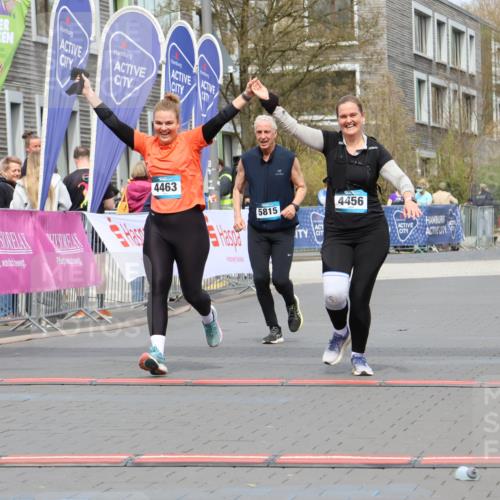 12.04.2026 - 45. Internationalen Wilhelmsburger Insellauf Strokosch-Dieckow http://msf.ph/oto/9477103 12.04.2026 13:31:09 Ziel 4456, 4463, 5815 meine-sportfotos.de