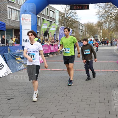 12.04.2026 - 45. Internationalen Wilhelmsburger Insellauf Strokosch-Dieckow http://msf.ph/oto/9477115 12.04.2026 12:57:13 Ziel 5094, 4835, 5141, 5549, 5163 meine-sportfotos.de