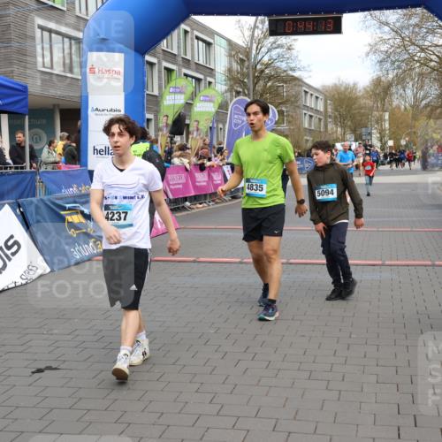 12.04.2026 - 45. Internationalen Wilhelmsburger Insellauf Strokosch-Dieckow http://msf.ph/oto/9477124 12.04.2026 12:57:13 Ziel 5094, 4835, 5141, 5549, 5163 meine-sportfotos.de
